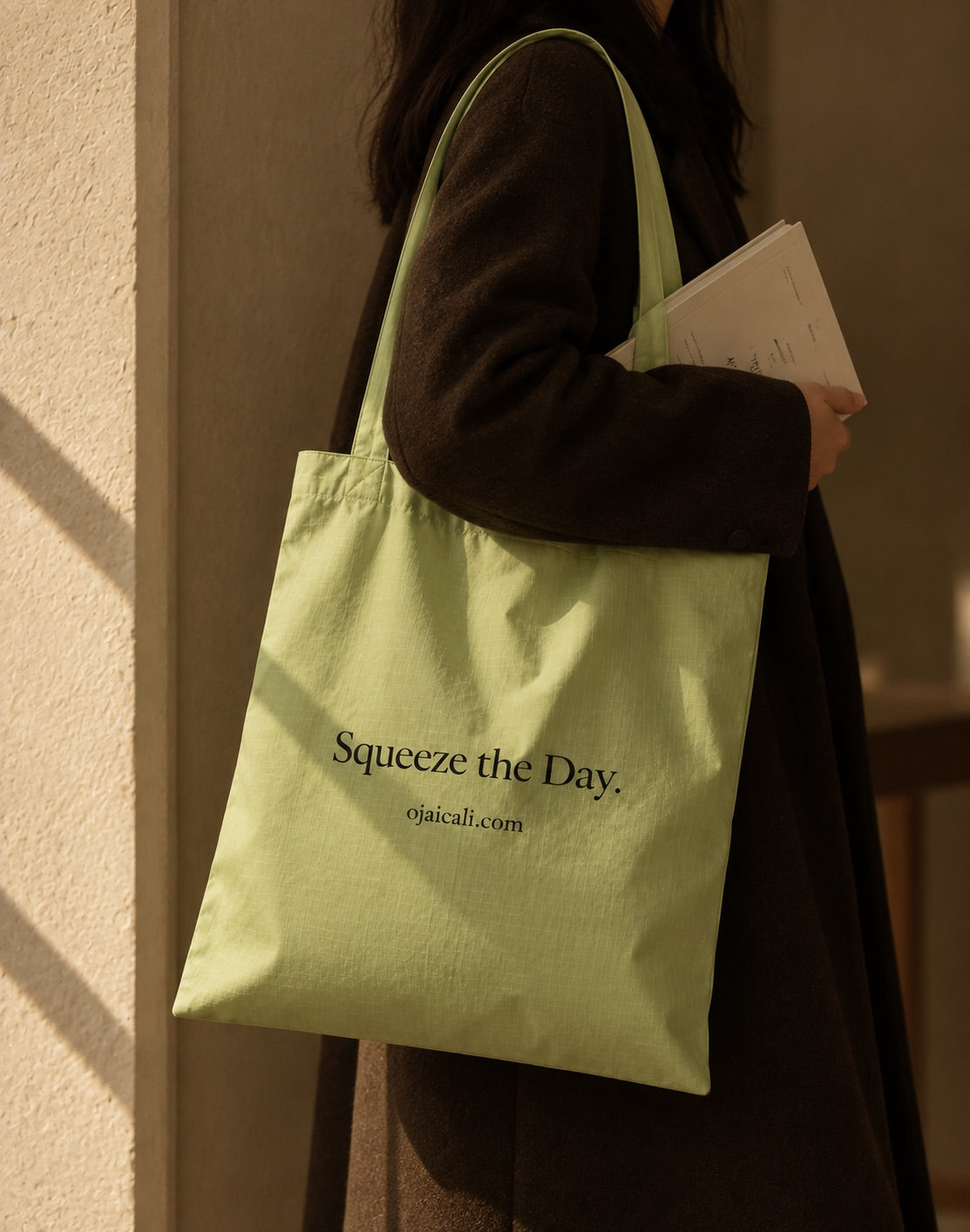 The green market tote carried on the shoulder